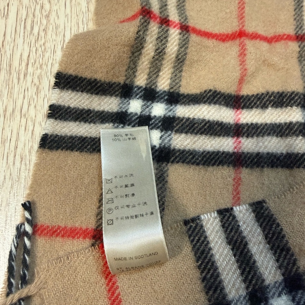 Burberry Classic Check Wool Cashmere Scarf - Picture 4 of 6